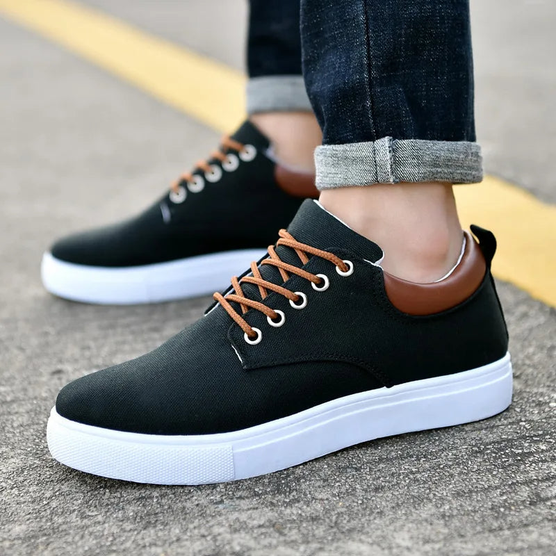 Stylish men's Monarch low-top sneakers, a versatile lace-up design for modern casual and athletic fashion.
