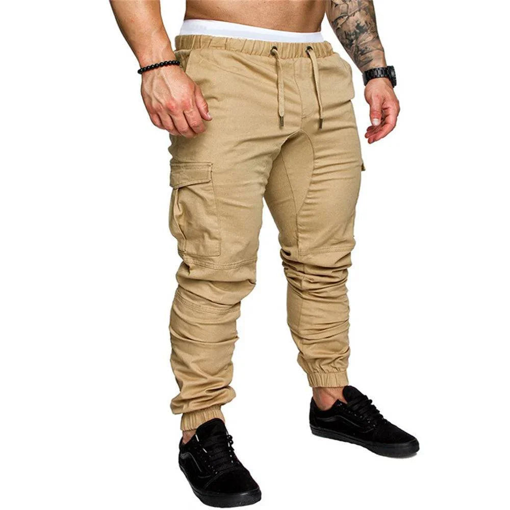 Detail of elastic waist on men's cargo pants, ensuring comfort and easy wear for outdoor activities