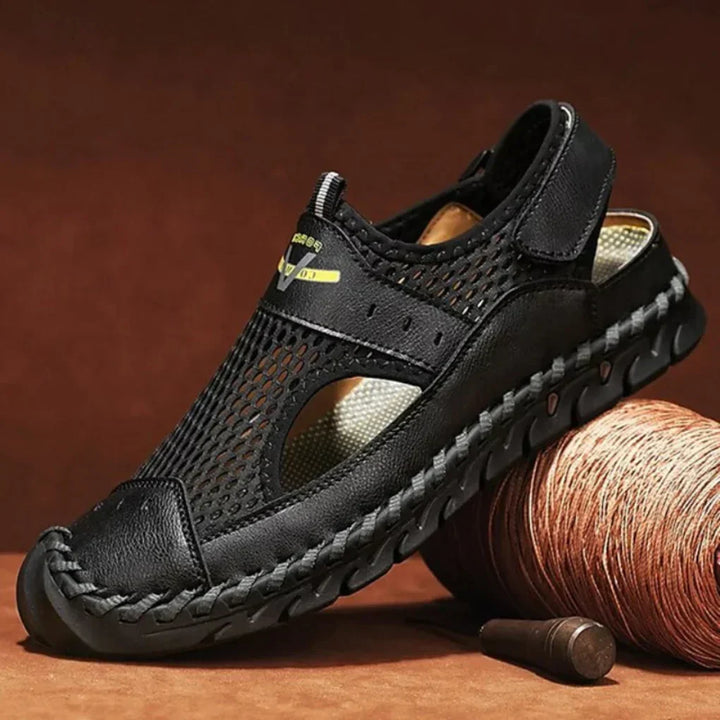 Adjustable men's orthopedic sport sandals, lightweight & breathable for summer comfort, ideal for walking.