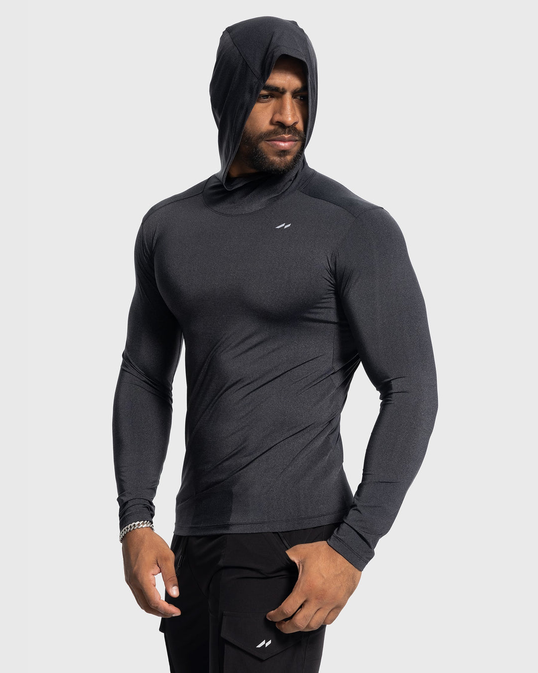 Men's running top baselayer hoodie, moisture-wicking for marathon training and active lifestyle.