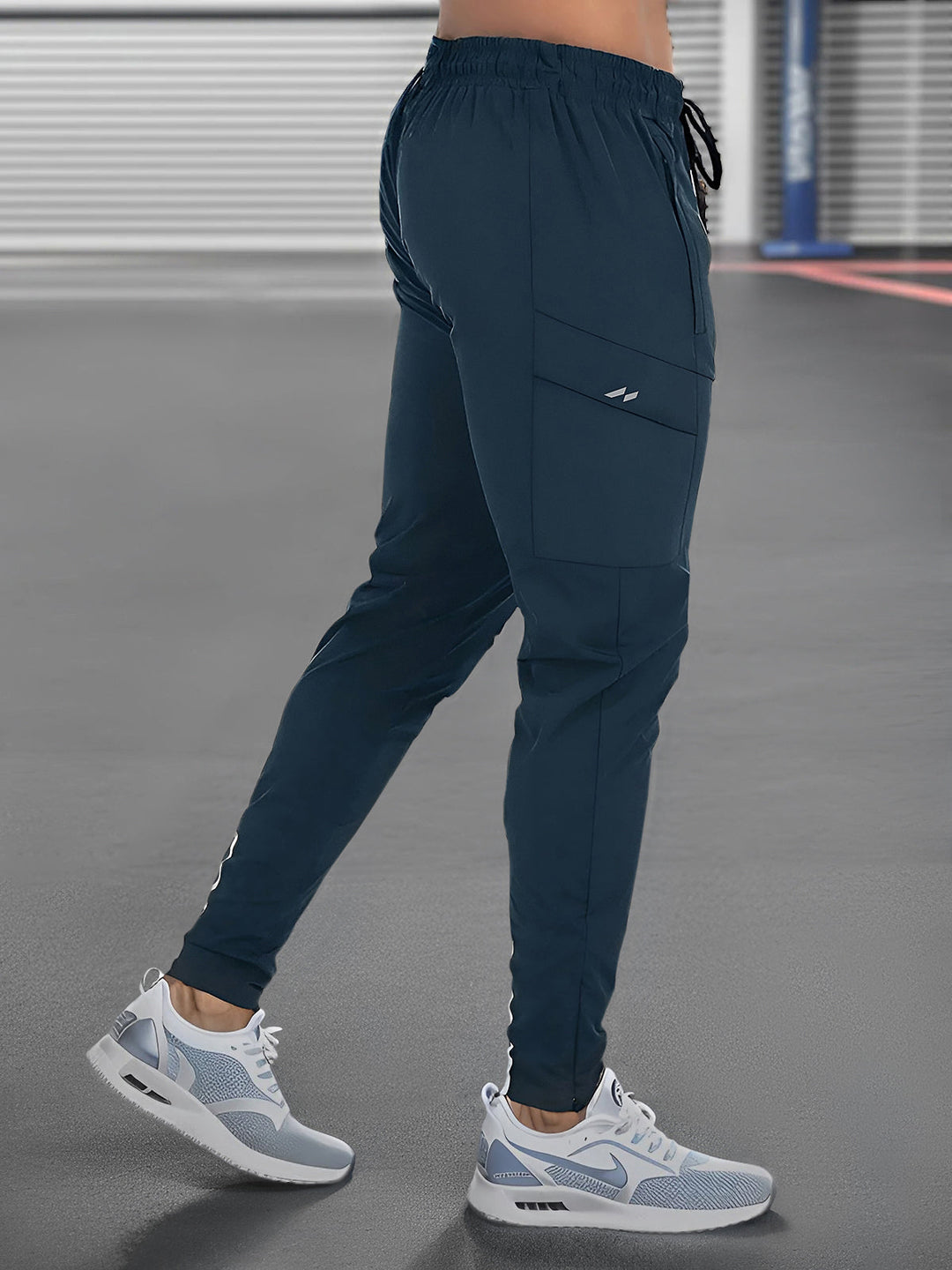 Versatile men's activewear joggers, suitable for gym, yoga, hiking, or casual outings.