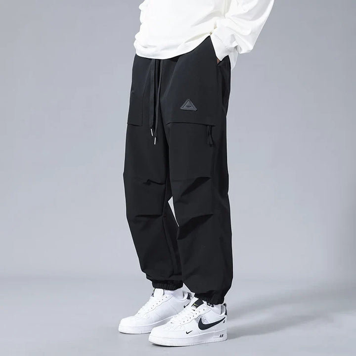 Stylish men's tapered fit joggers with cuffed ankles & practical cargo pockets, great for gym or casual outings.