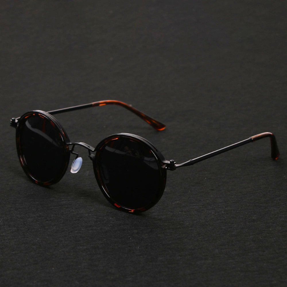 Stylish men's double bridge polarized shades, perfect anti-glare eyewear for summer fashion & casual wear.