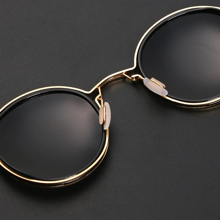 Achieve clear vision with these men's polarized Jetset sunglasses. Fashionable metal frame & UV protection.