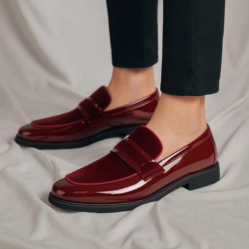 Everyday classic men's penny loafers, sleek slip-on design for a fashionable look.