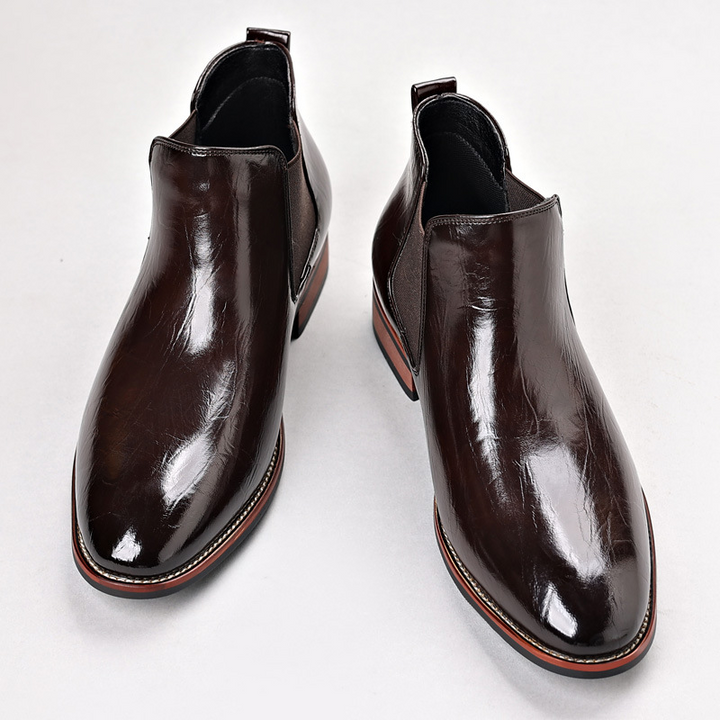 Premium men's footwear: polished slip-on Chelsea boots, comfortable & stylish ankle design.