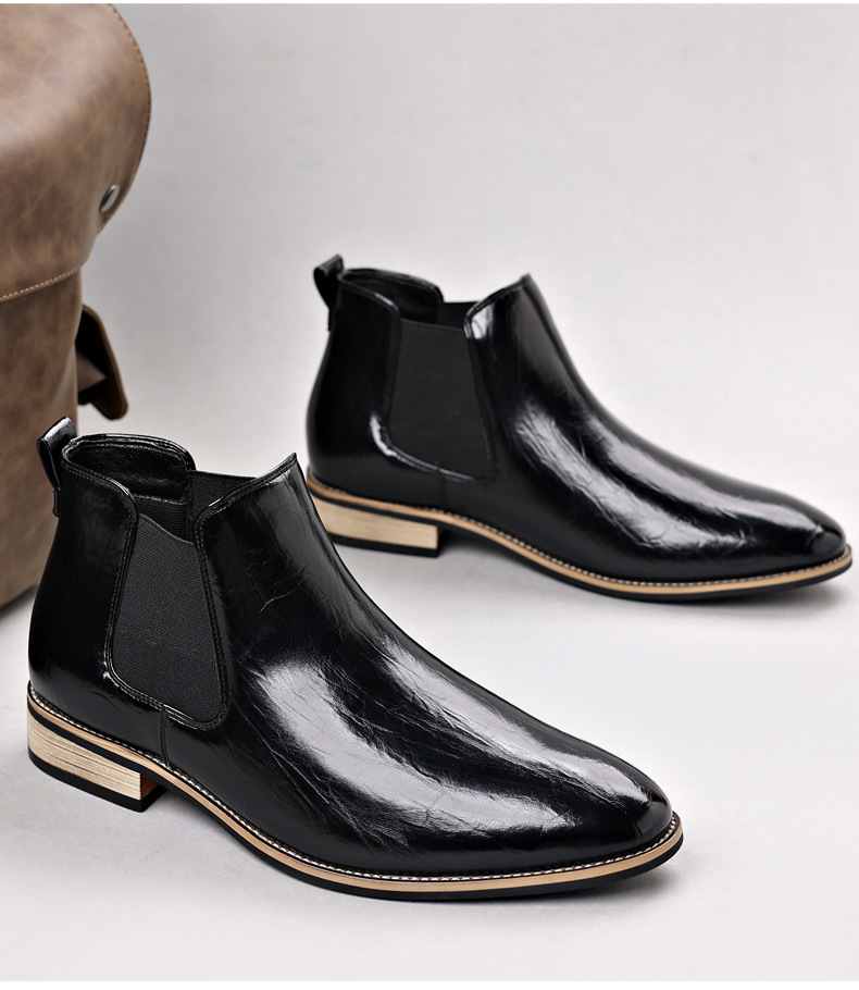 Polished men's Chelsea boots, slip-on design for sophisticated comfort & versatile style.