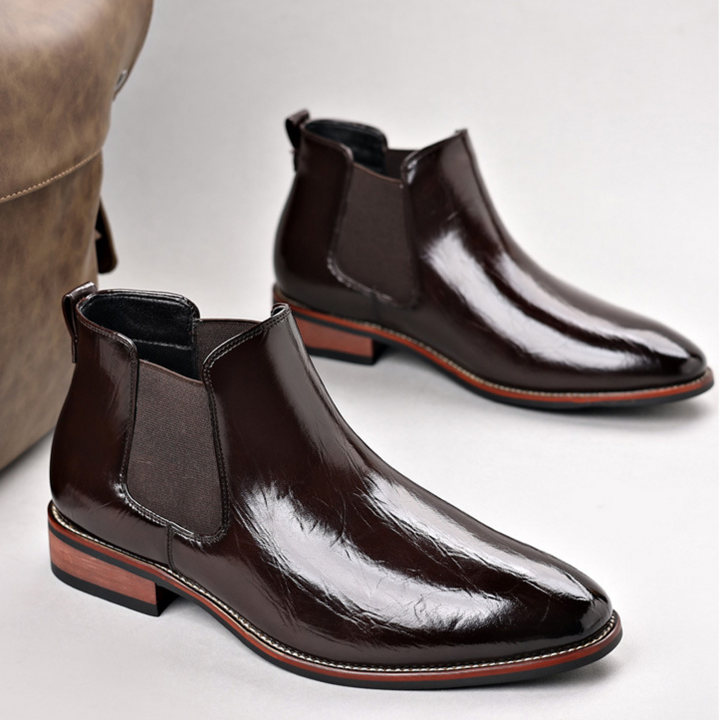 Versatile men's polished Chelsea boots, perfect slip-on ankle boots for any occasion.