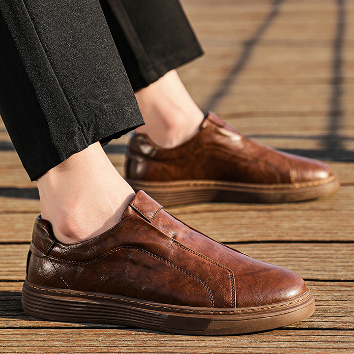 High-quality men's sneakers, designed for everyday walking & style.