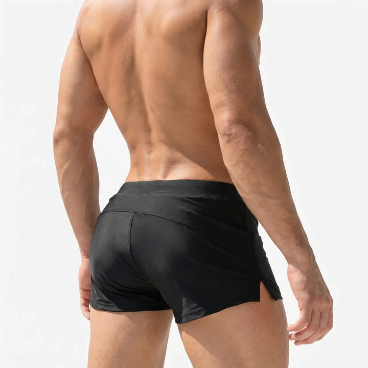 Short-cut men's quick-dry swim trunks, ideal for athletic swimming and comfortable beachwear.