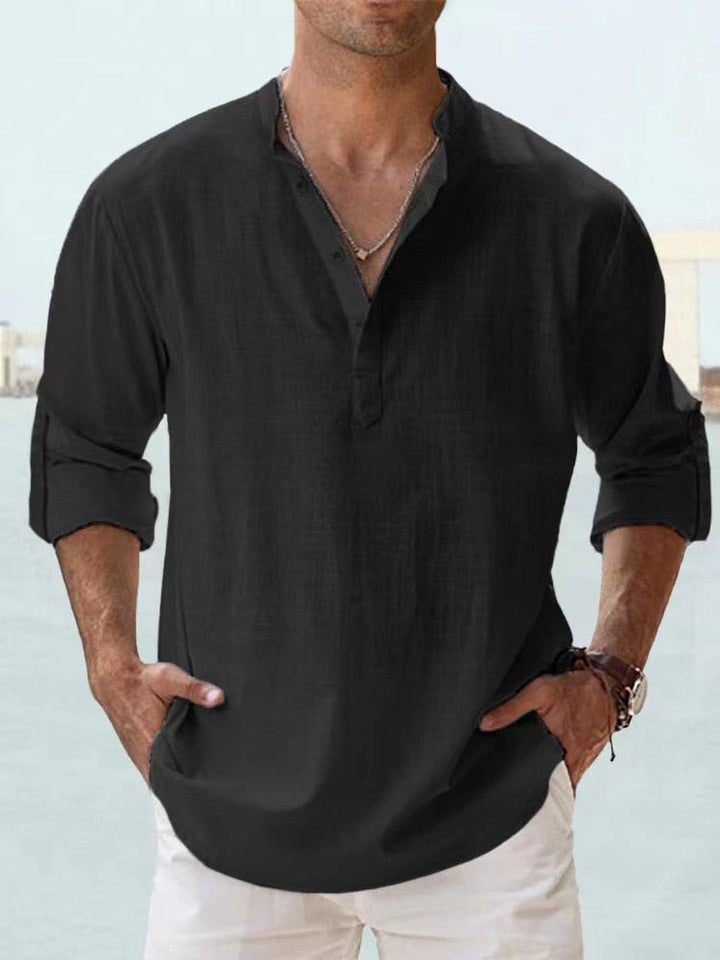 Comfortable men's long-sleeve shirt, ideal for effortless everyday style. Solid color.