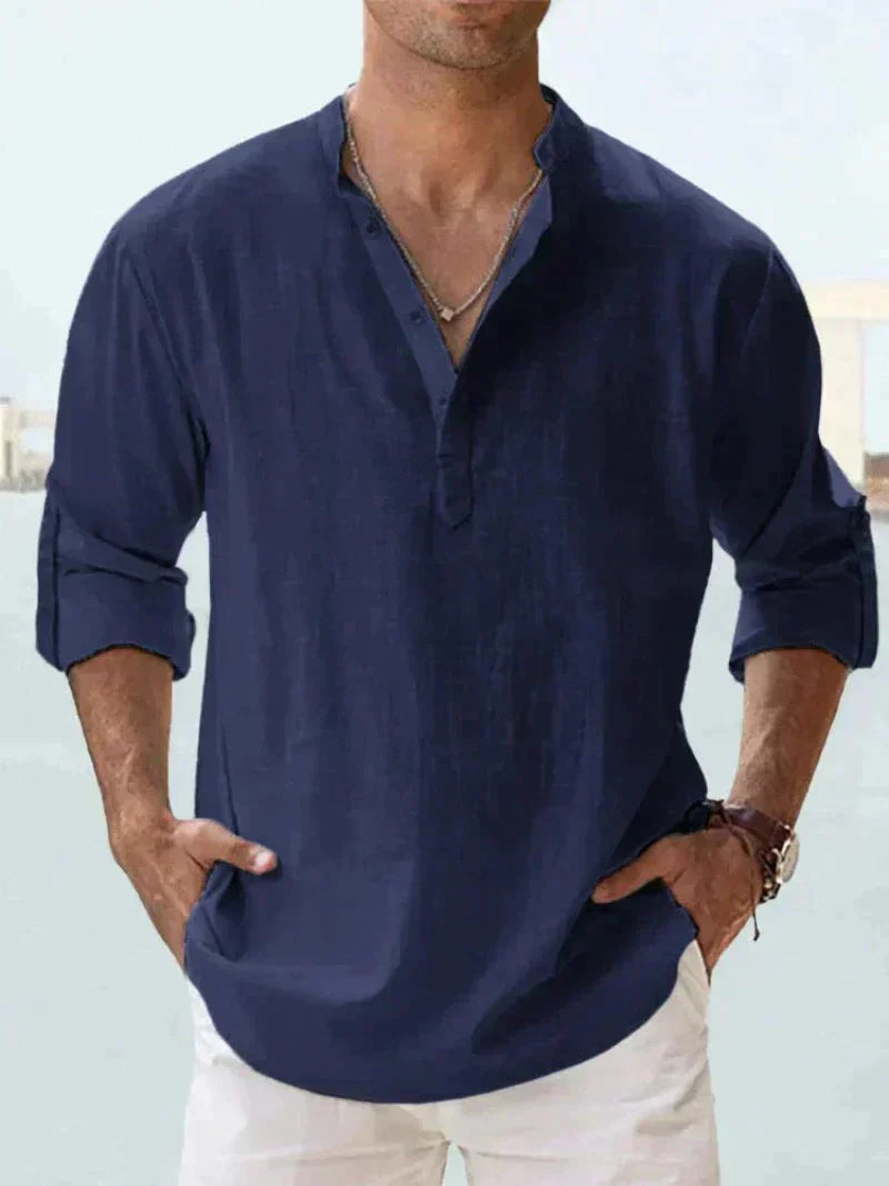 Versatile men's casual button-down summer shirt with a relaxed fit, perfect for everyday wear.