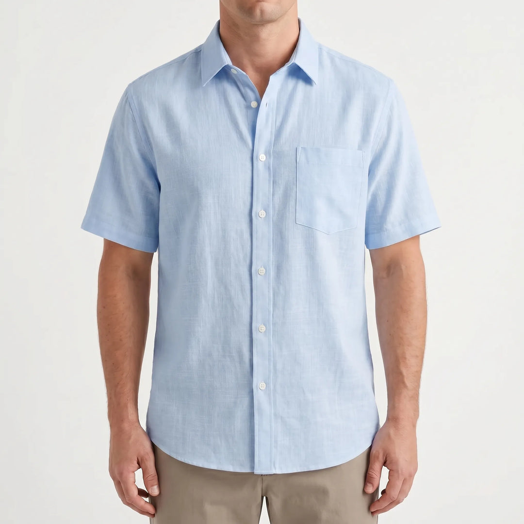 Versatile men's short-sleeve shirt in a relaxed fit, a comfortable button-up top for summer and warm weather.