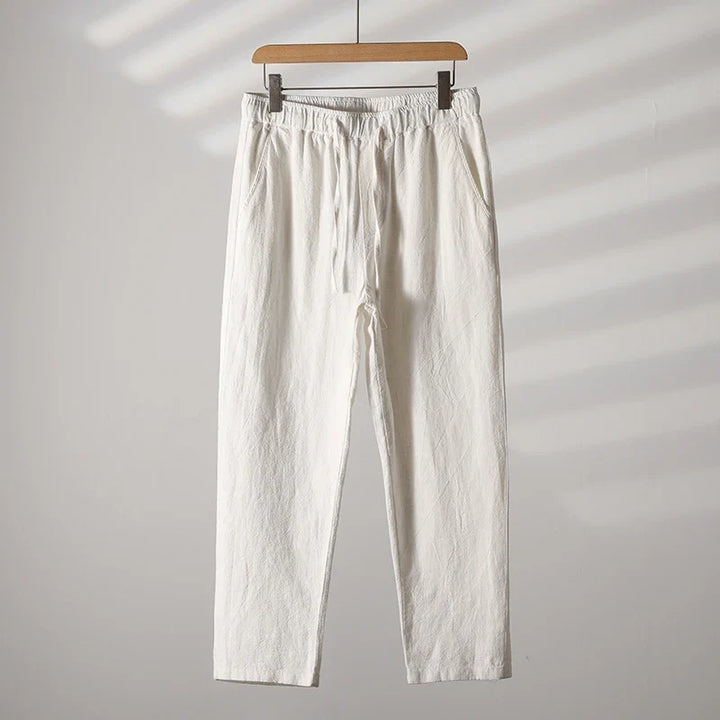 Detailed view of men's relaxed fit summer casual pants, highlighting comfortable fabric & versatile design.