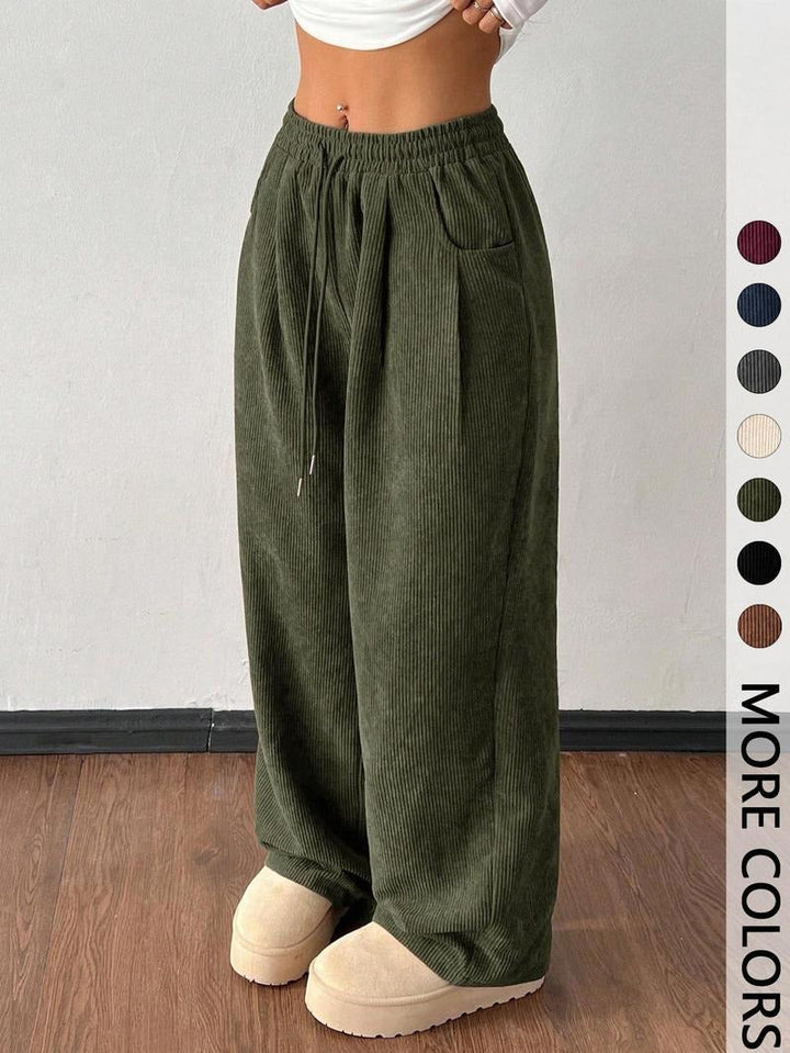 Comfortable men's wide-leg pants, relaxed fit for everyday wear and effortless casual fashion.