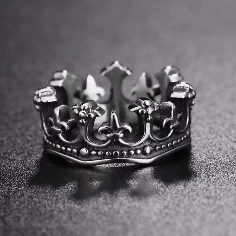 Gold men's royal crown ring, Kingmaker Edition. Statement ring in stainless steel with vintage design.