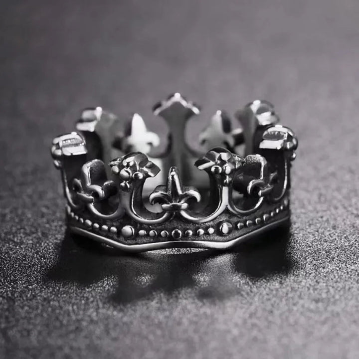 Gold men's royal crown ring, Kingmaker Edition. Statement ring in stainless steel with vintage design.
