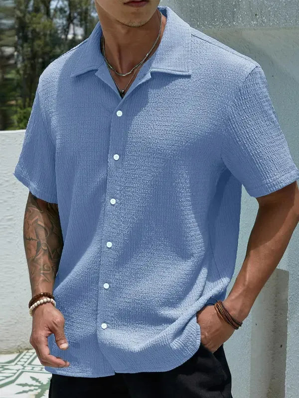 Casual men's Salerno shirt, textured fabric, short sleeves, ideal for warm weather and relaxed outfits.