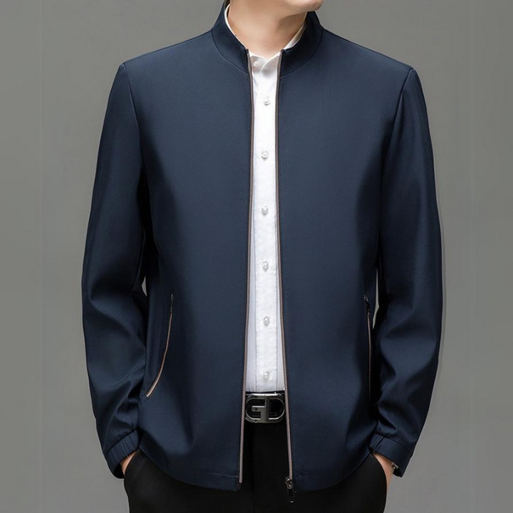 Modern men's zipper jacket in navy, offering comfort and secure pockets for all-season fashion.