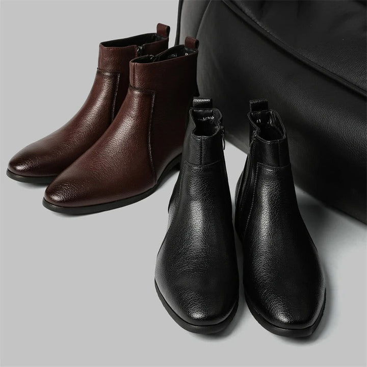 Men's versatile ankle boots, side zip, pointed toe, suitable for professional and casual outfits.