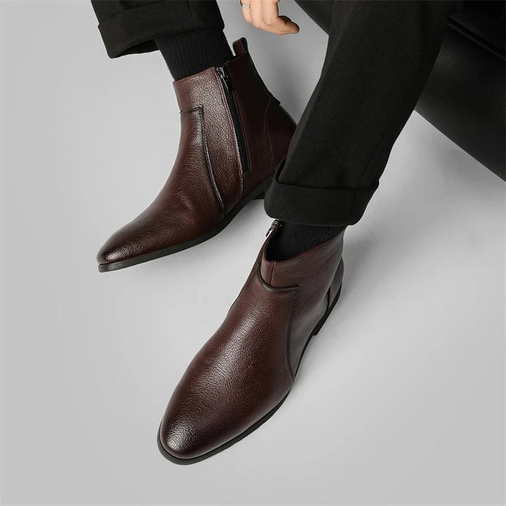 Casual yet chic men's ankle boots, side zip for easy wear, modern pointed toe.