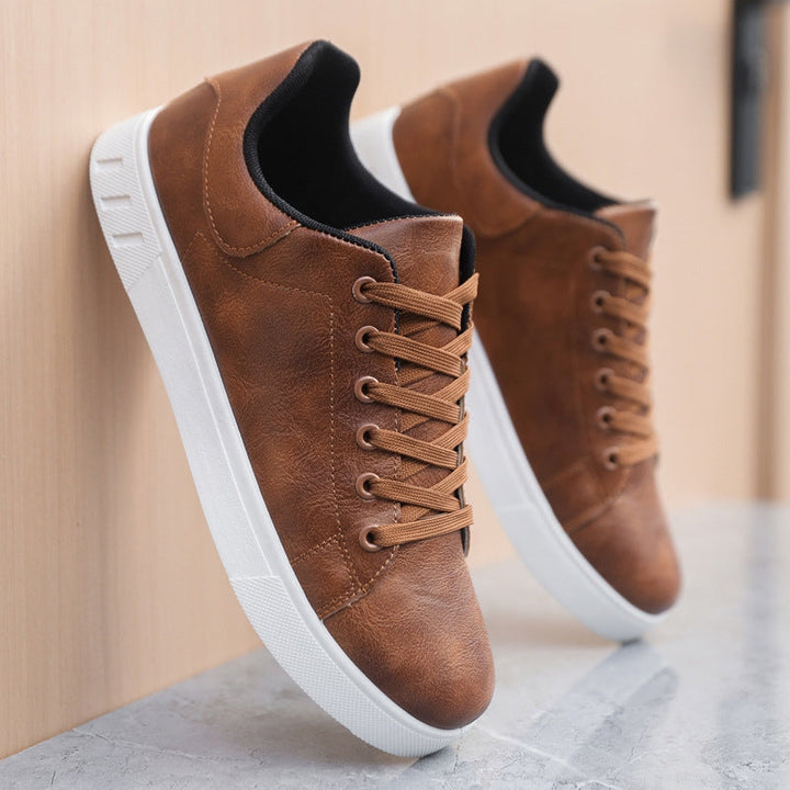 Versatile men's sleek sneakers, ideal for everyday casual wear, providing both comfort and modern style.