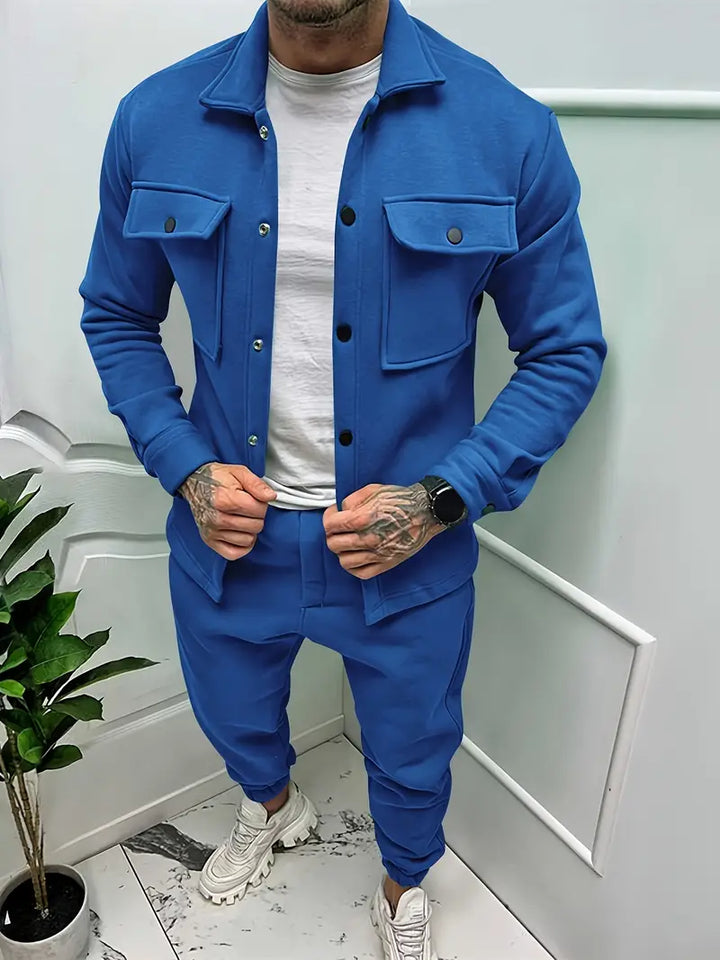 Modern men's coordinated jacket & pants set. Ideal for casual fashion and a complete look.