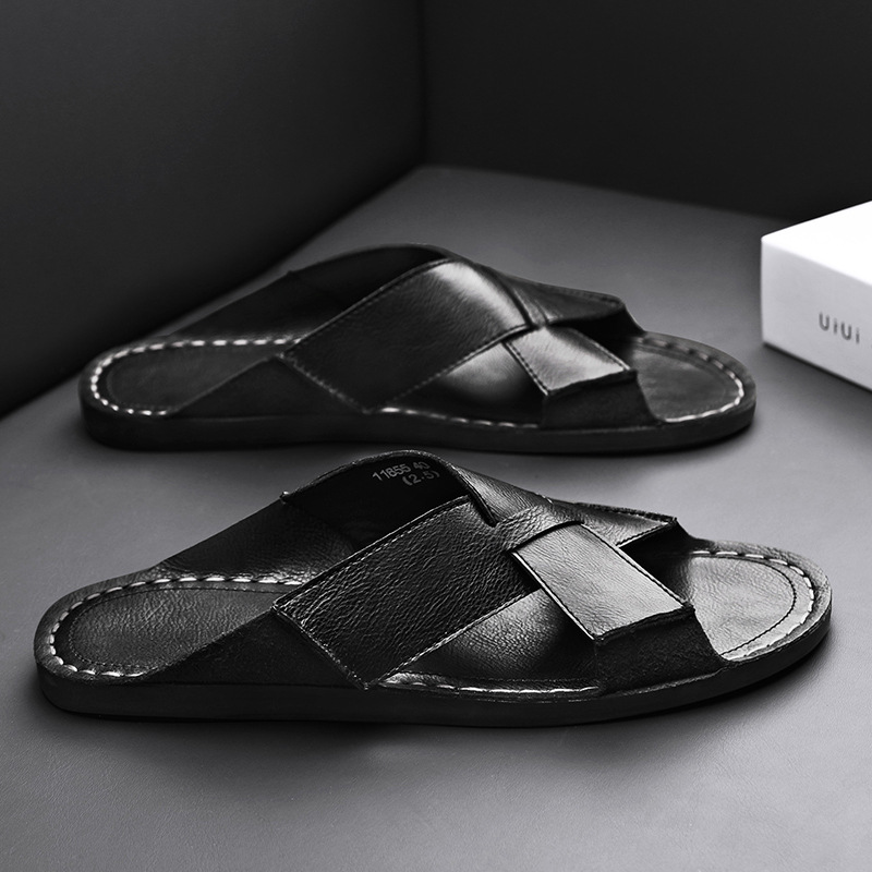 Versatile men's slide sandals, suitable for beach, pool, and everyday casual outfits.