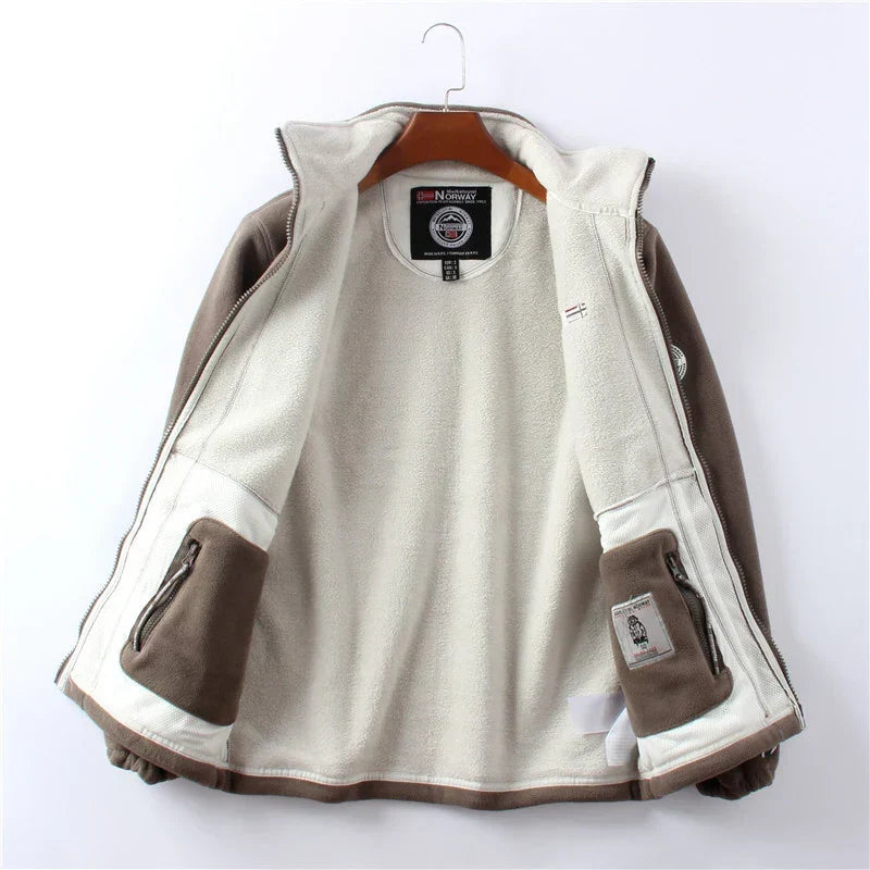 Stylish men's insulated coat. Ideal warm outerwear for everyday winter wear, combining fashion and comfort.