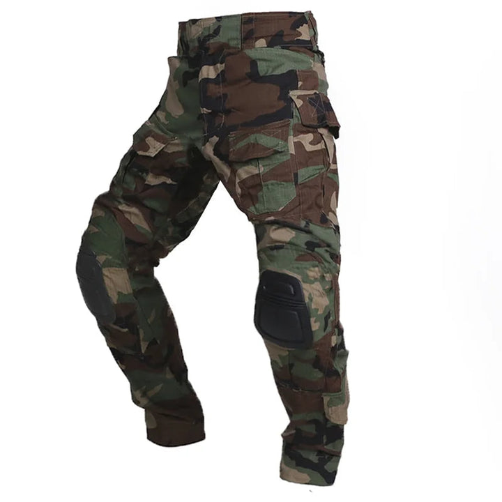 Adventure-ready men's cargo pants, featuring strong material & integrated knee pads for tough conditions.