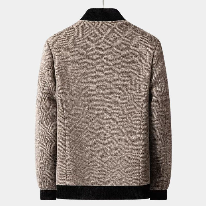 Sharp men's structured gray jacket with a tailored fit. Modern and sophisticated outerwear for men.