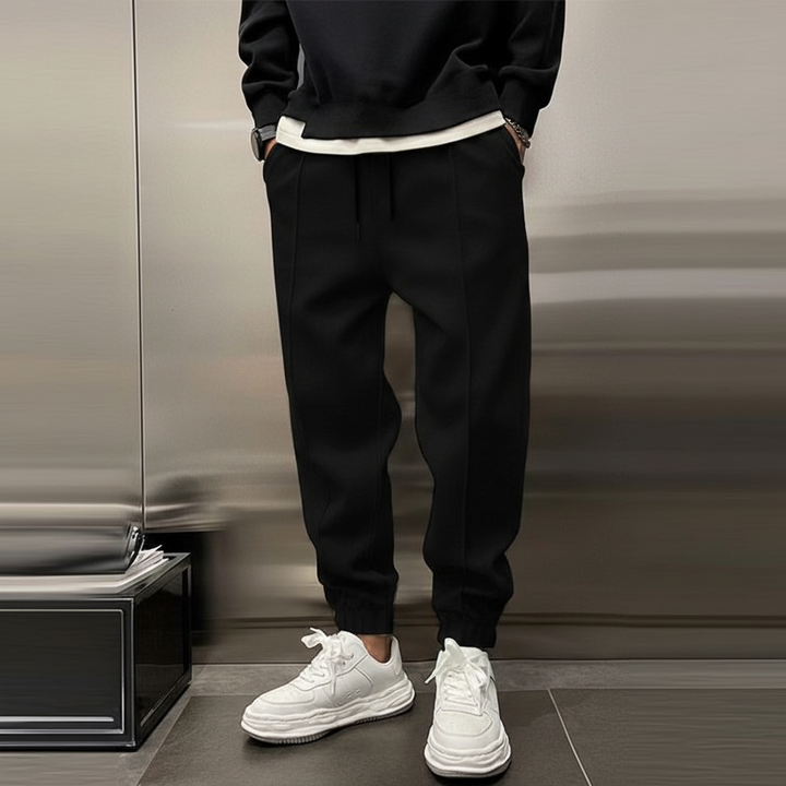 Men's workout gear: Tanner athletic pants with elastic waist for gym, running, and intense training sessions.