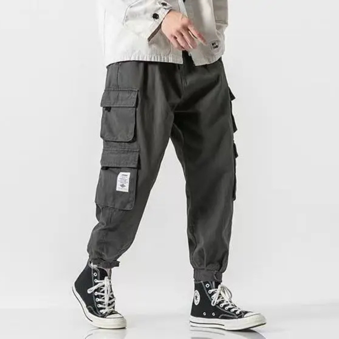 Versatile men's cargo joggers, tapered legs & elastic cuffs for ultimate comfort.