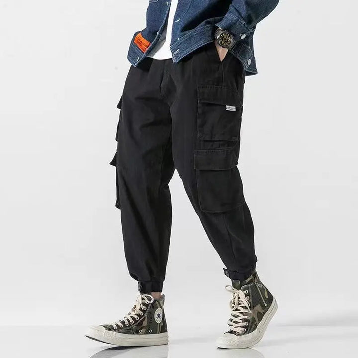 Everyday men's casual tapered cargo pants, cotton for comfort, elastic cuffs.