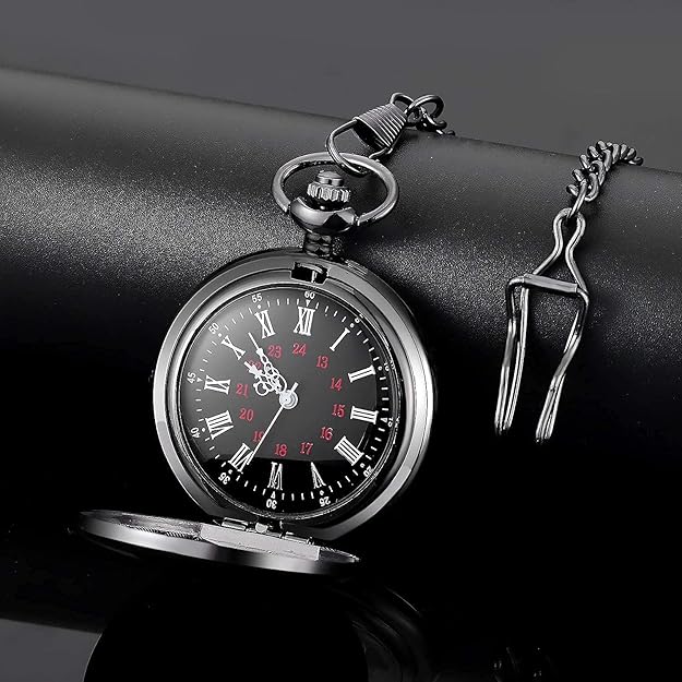 Classic men's chain watch, vintage style, precise quartz timepiece, perfect gift.