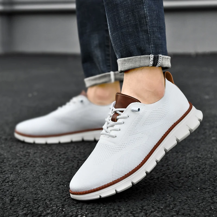 White UrbanFlex men's everyday sneakers, memory foam for ultimate lightweight comfort.