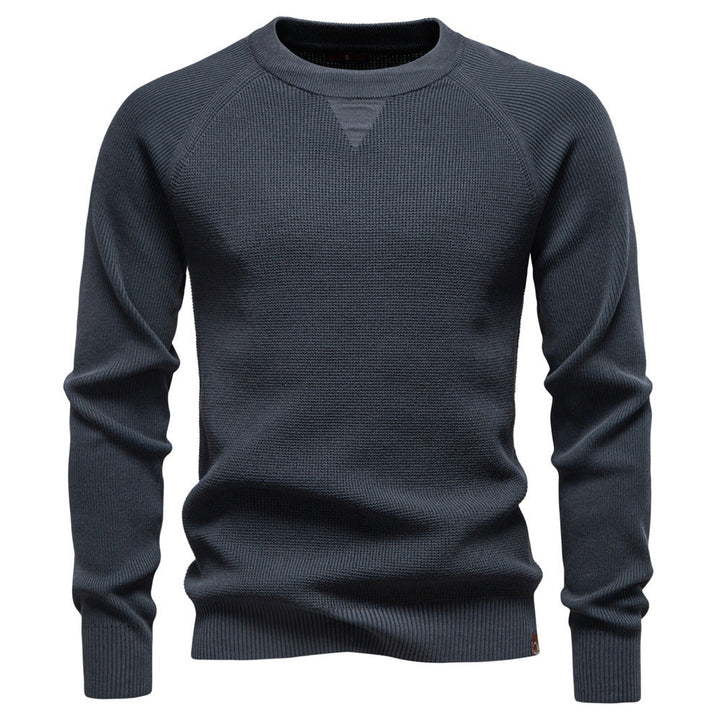 Casual men's long-sleeve waffle knit sweater, perfect for relaxed everyday wear.