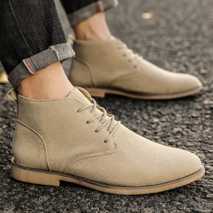 Versatile men's comfort chukka boots, suitable for everyday wear, blending style & ease.