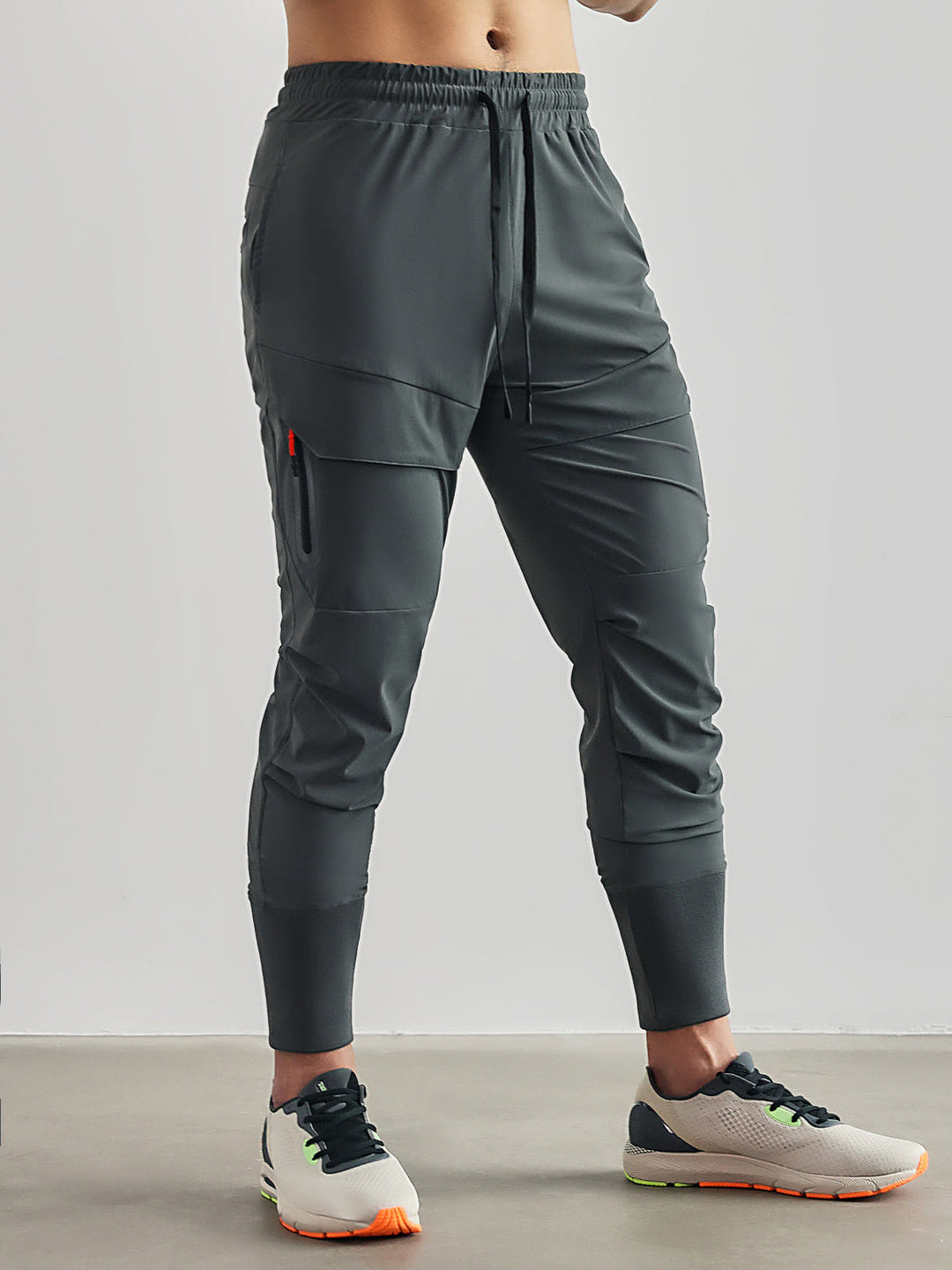 Versatile men's cargo pants, perfect for activewear, casual outings, or stylish streetwear.