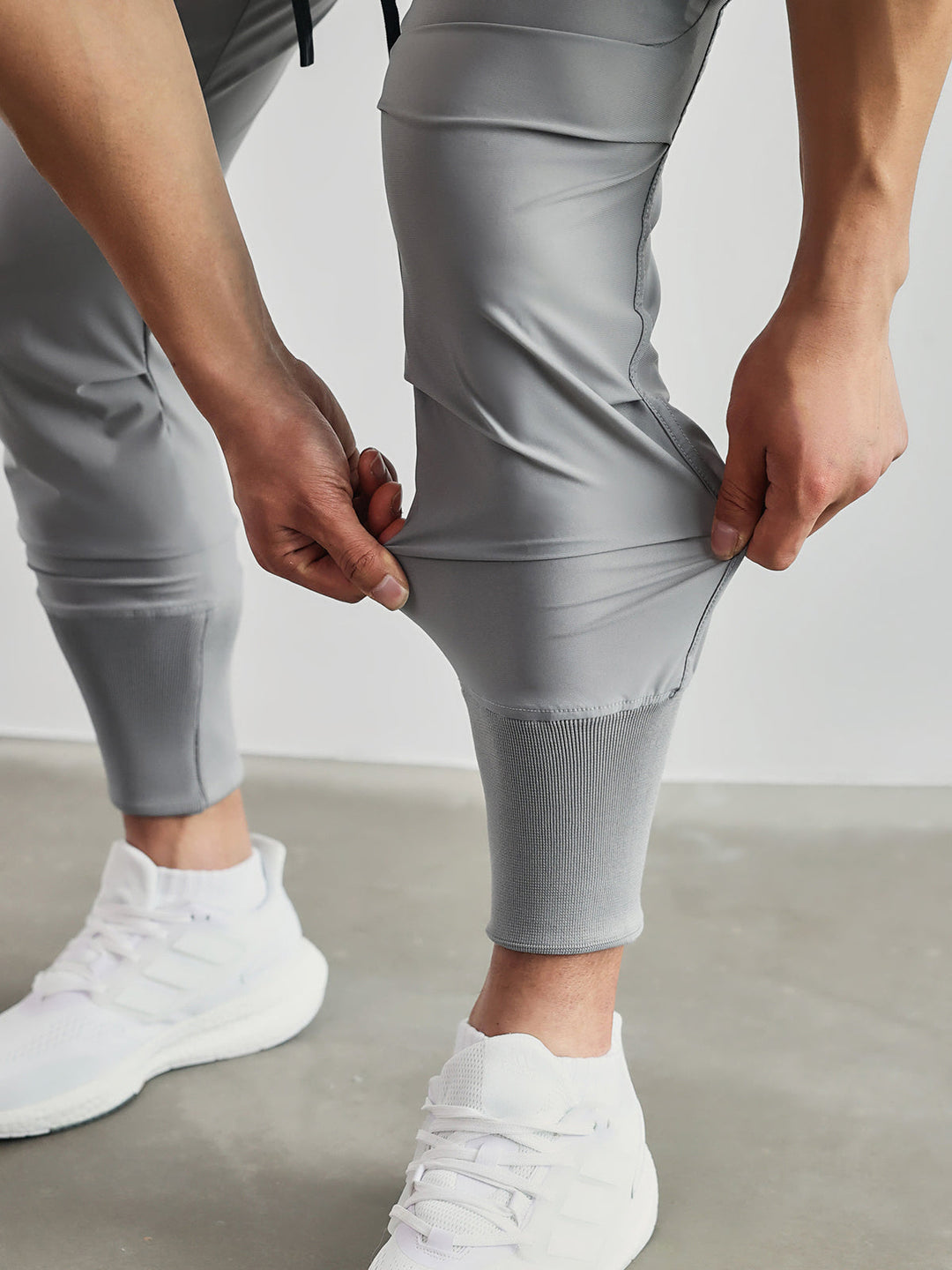 Front view of men's versatile cargo joggers, dark grey, tapered fit, casual & active wear.