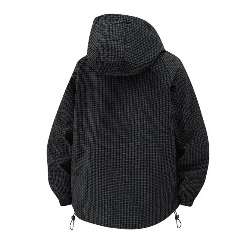 Comfortable men's utility jacket: adjustable cuffs, multiple pockets, ideal for outdoor adventures.