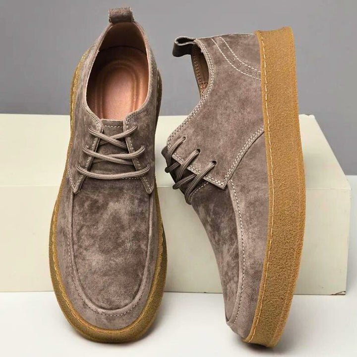 Comfortable men's beige versatile walking shoes, timeless style for all occasions.