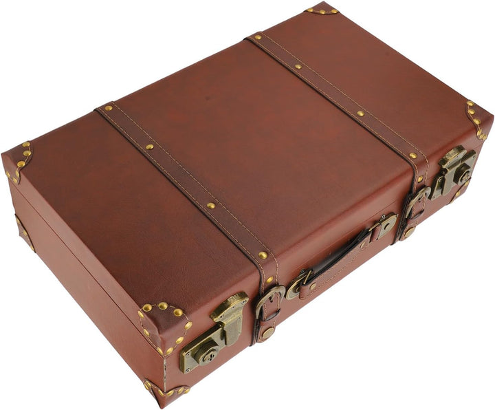 Durable men's leather vintage travel bag in heritage brown. Secure carry-on luggage for weekend trips.