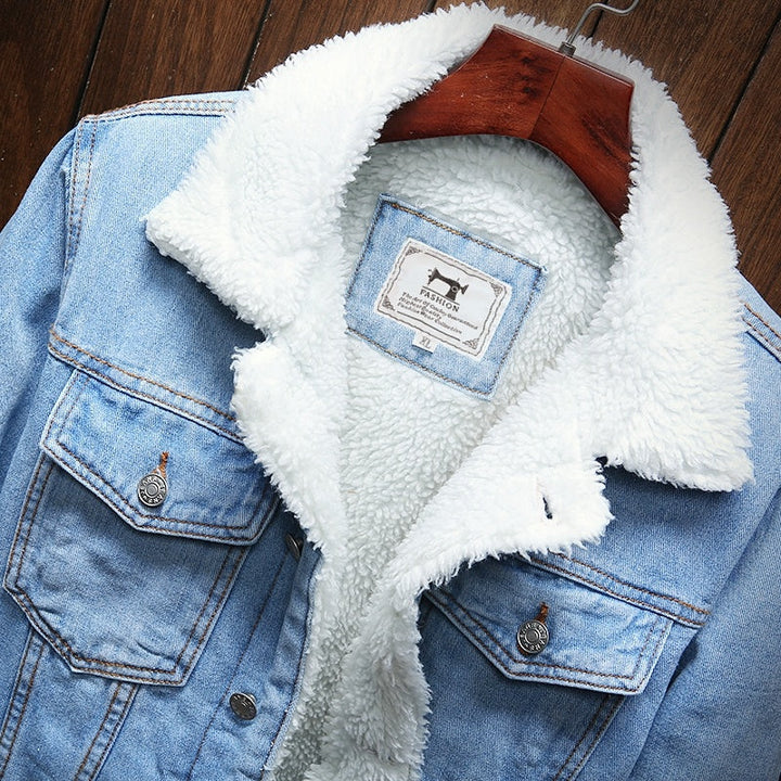 Men's warm retro denim jacket, fleece-lined for winter. Ideal casual outerwear with a classic button front.