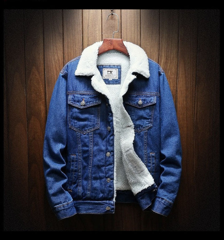 Classic men's warm retro denim jacket, fleece-lined. Timeless casual outerwear, perfect for everyday style.