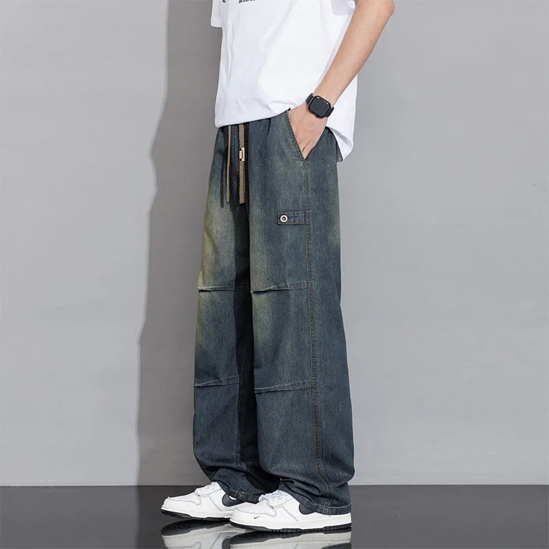Casual men's wide-leg cargo jeans with a washed finish, ideal for an effortless 'off-grid' style.
