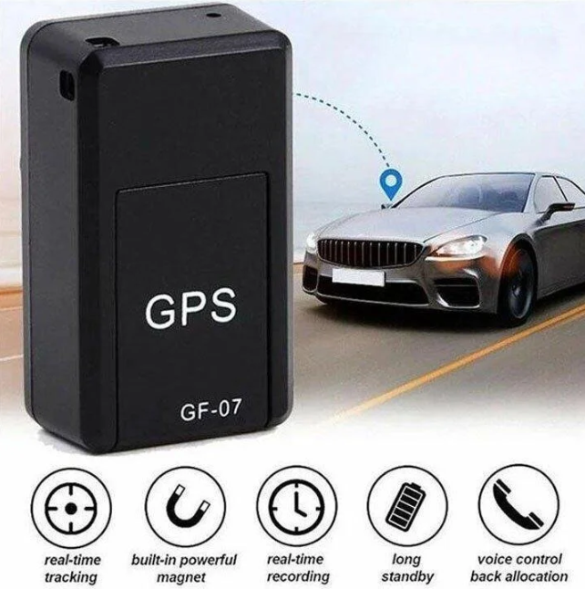 "Mini localizzatore GPS nero compatto magnetico e impermeabile, ideale per il monitoraggio discreto del veicolo."