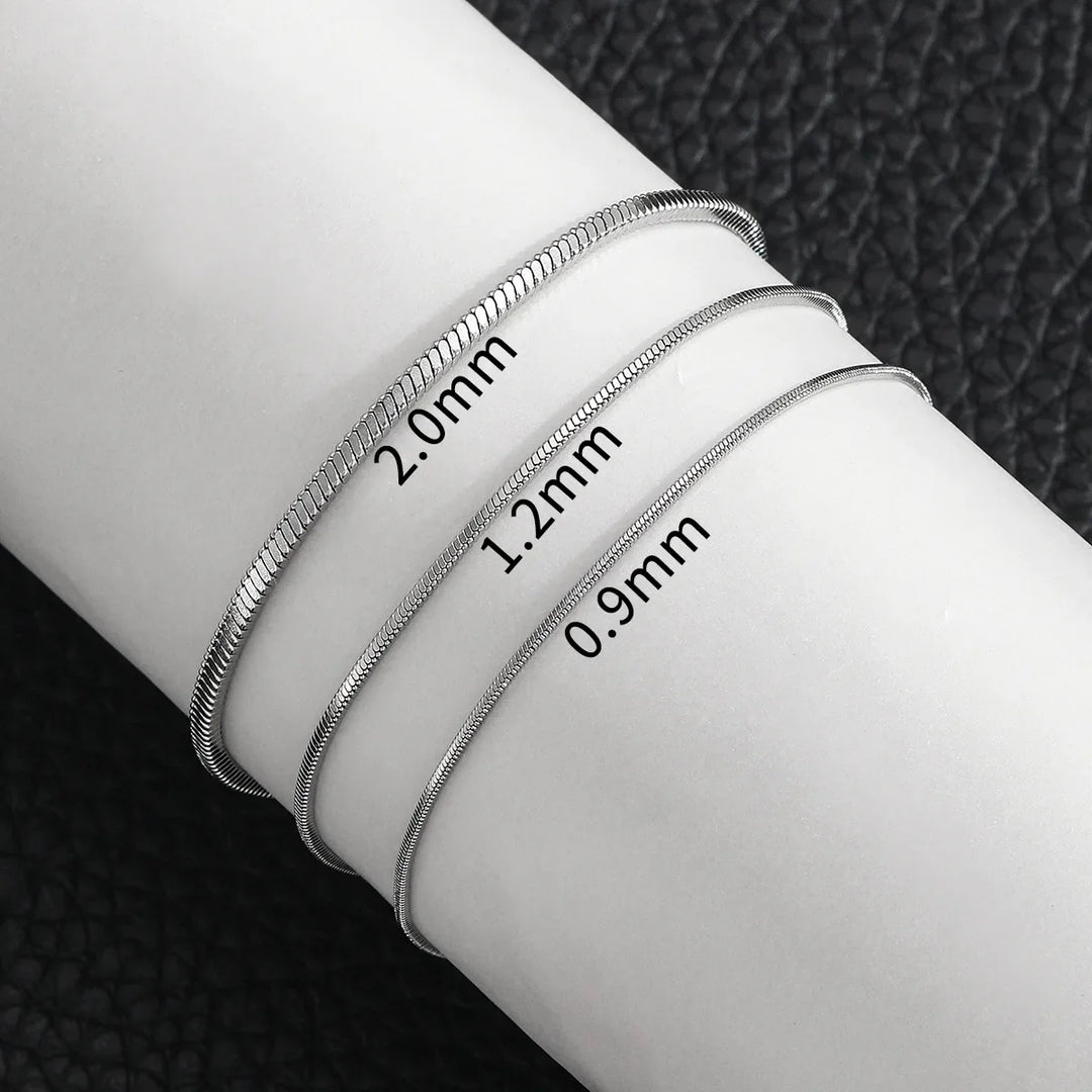 Stylish stainless steel chain bracelet for men & women, a durable minimalist accessory for any outfit.