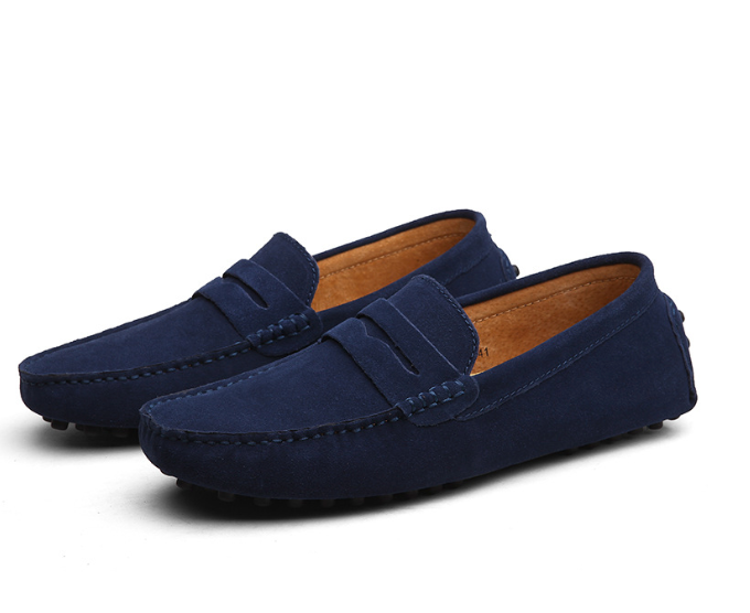 "Mocassini eleganti da uomo in pelle morbida, design moderno, colore nero, perfetti per occasioni formali e casual."