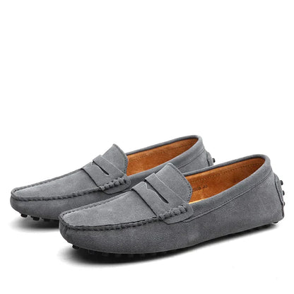 "Mocassini eleganti da uomo in pelle morbida, design moderno, colore nero, perfetti per occasioni formali e casual."